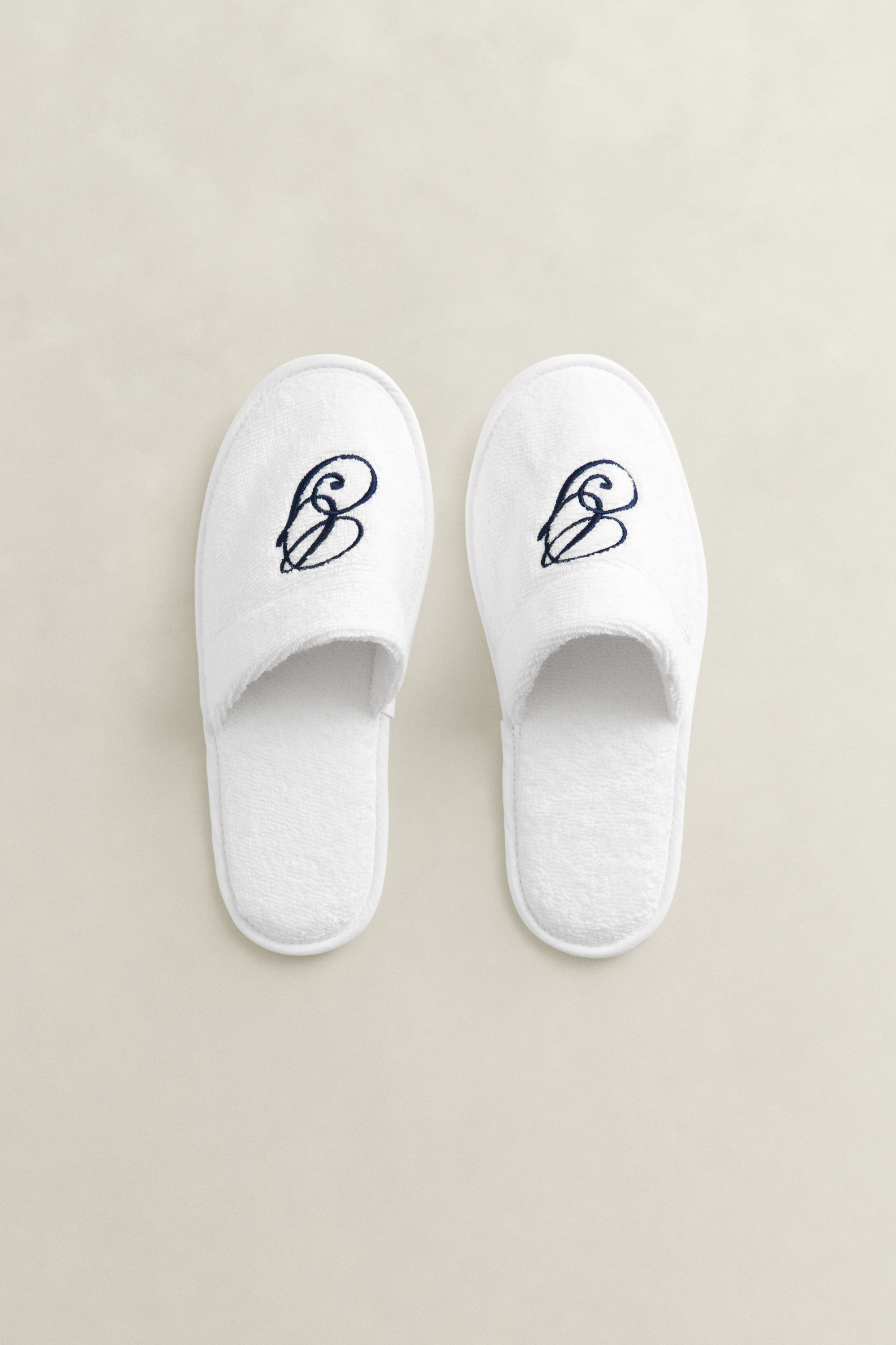Gant Unisex White Home Decor Embroidered Slippers (L-Xl)