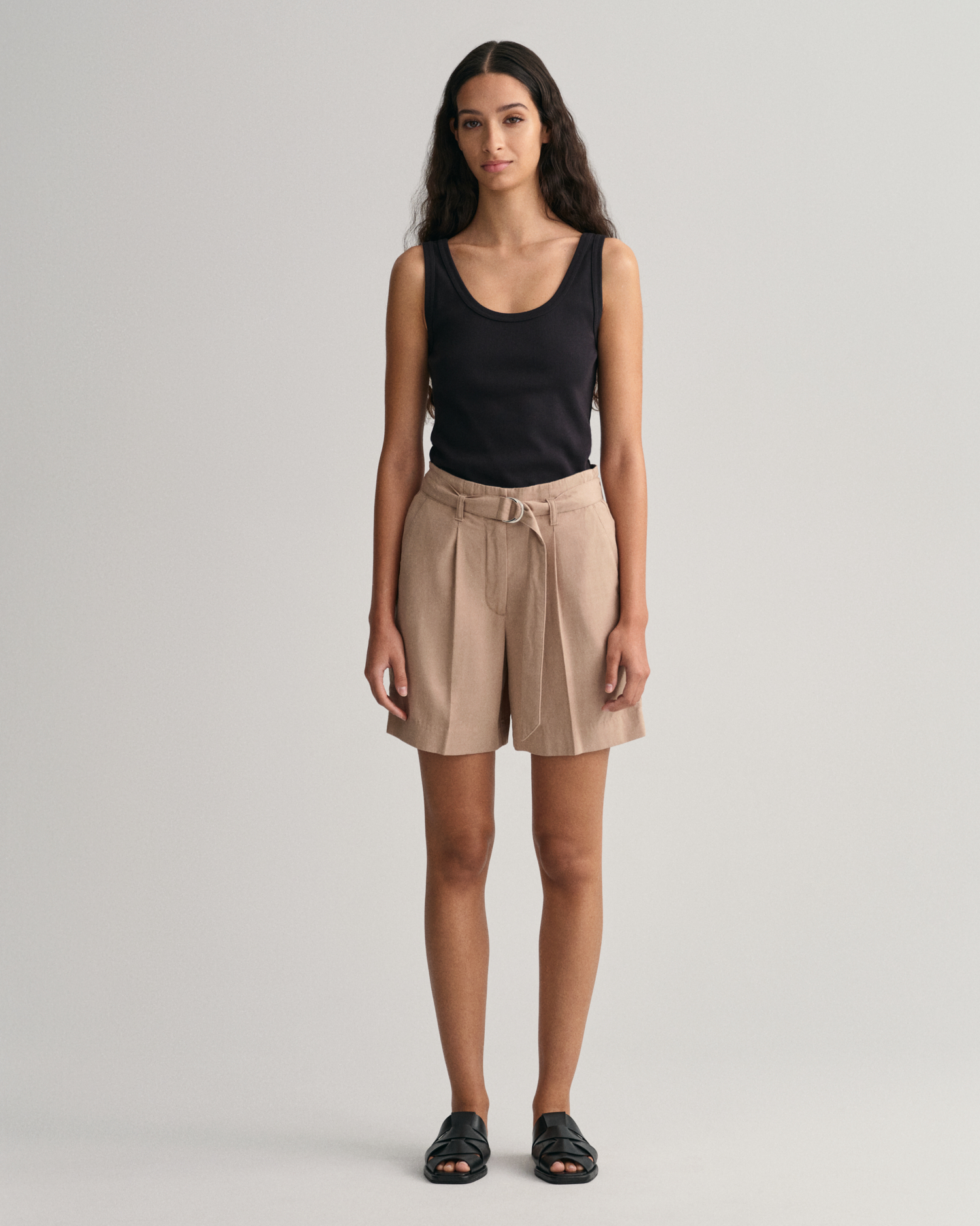 GANT Women Relaxed Fit Belted Shorts (42) Beige
