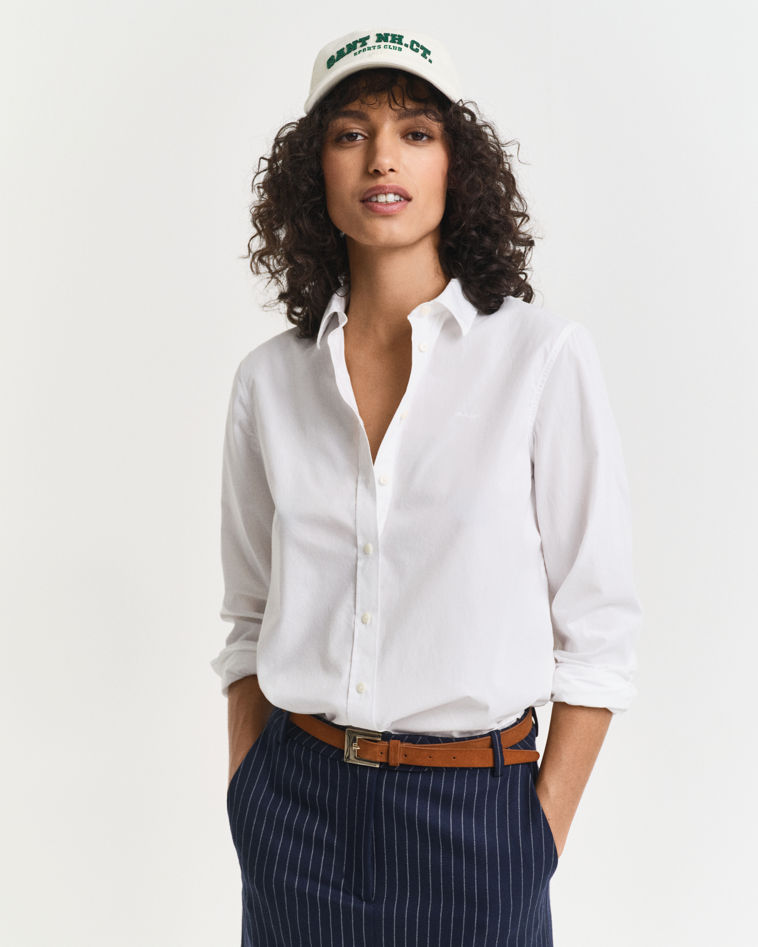 Gant Women's White Regular Fit Classic Poplin Shirt (40)